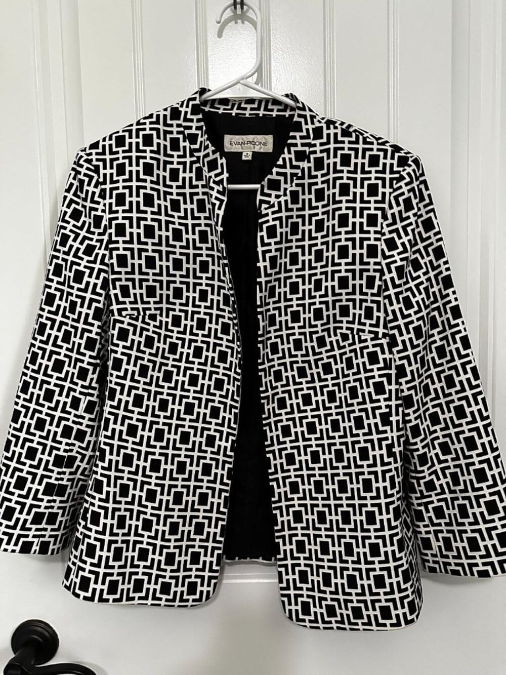 Evan-Picone Women's Black & White Geometric Square Print Open-Front Collarless J